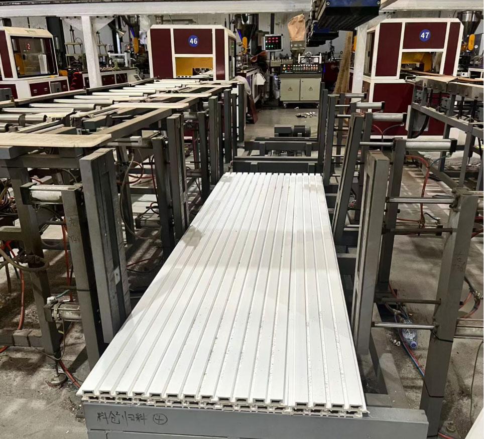 white color wpc wall cladding in china 2026